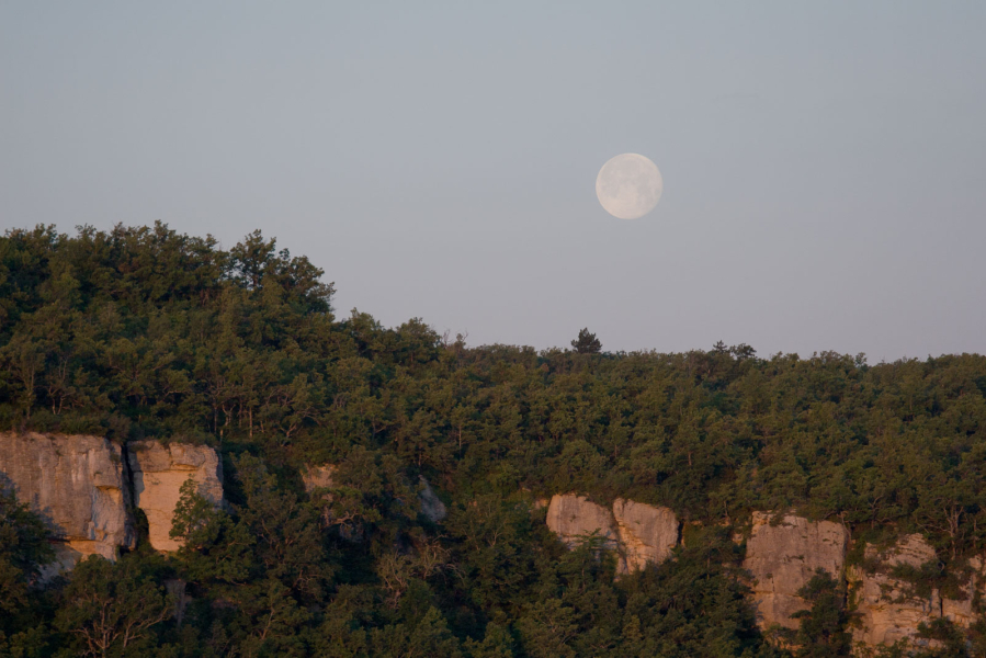 Full moon over the cliffs around Saignon