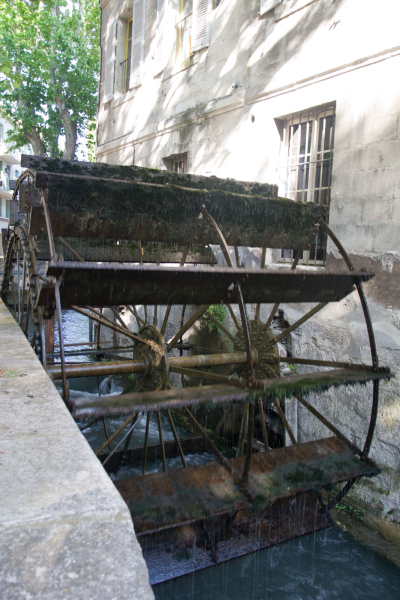 An old water wheel in the pretty little street of the dyers in Avignon
