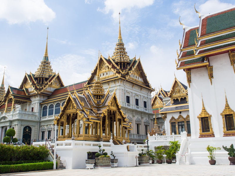 Another view of the "farang with a Thai crown" palace