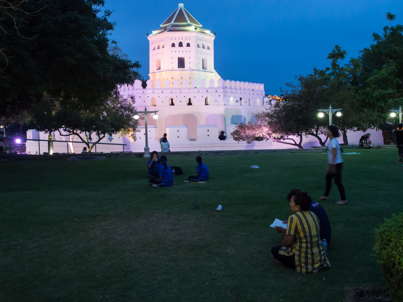 Next to Phra Sumen Fortress is a breezy riverside park, a rare grassy area in a city with little green space