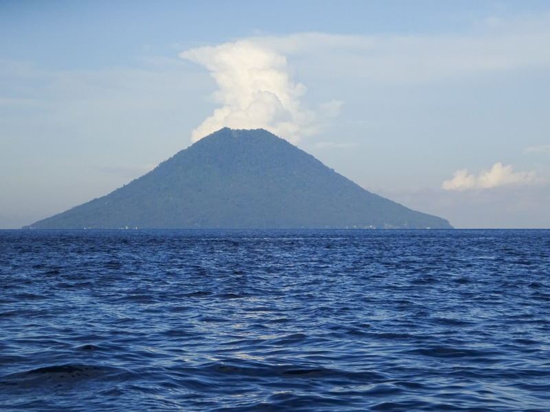 The island of Manado Tua next to Bunaken is an extinct volcano (though clouds can make it look like it's erupting)