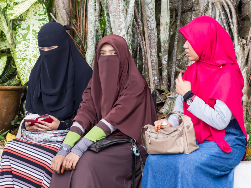 Lots of Malay Muslim women were visiting Penang Hill the same day we were there