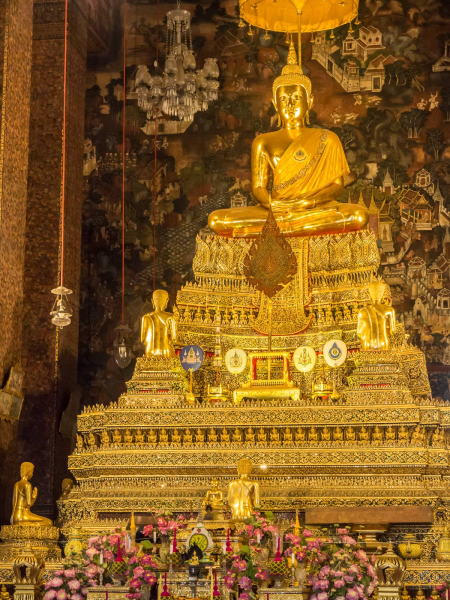 The main Buddha statue in Wat Pho's ordination hall; it was donated by King Rama I in the late 1700s