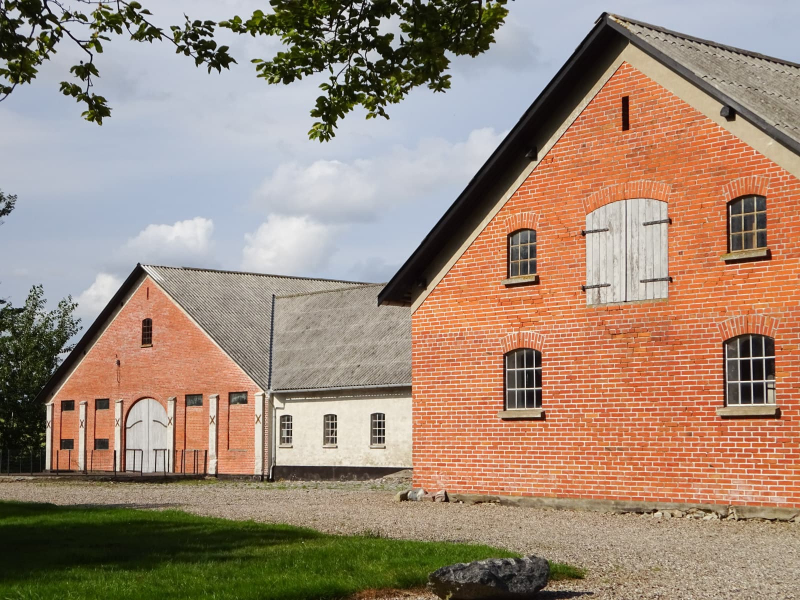 There are lots of big brick barns in Over Aastrup