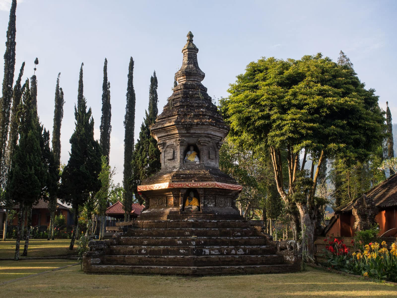 The temple site has Buddhist associations as well as Hindu ones, so it incudes this Buddhist stupa