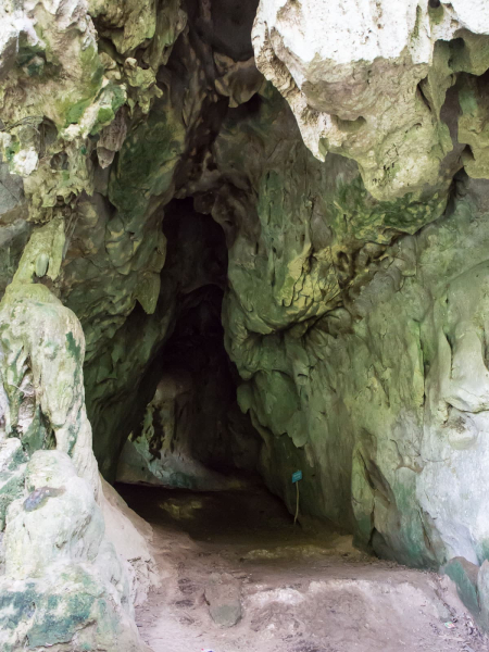 Looking into the cave (the sign says this is where the defenders placed their artillery)