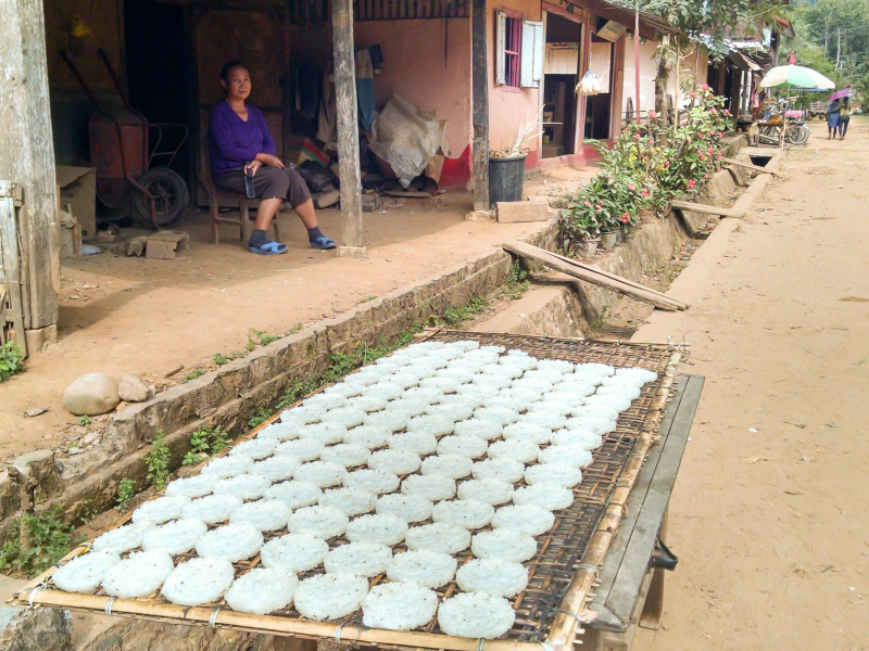 Drying rice cakes in the sun