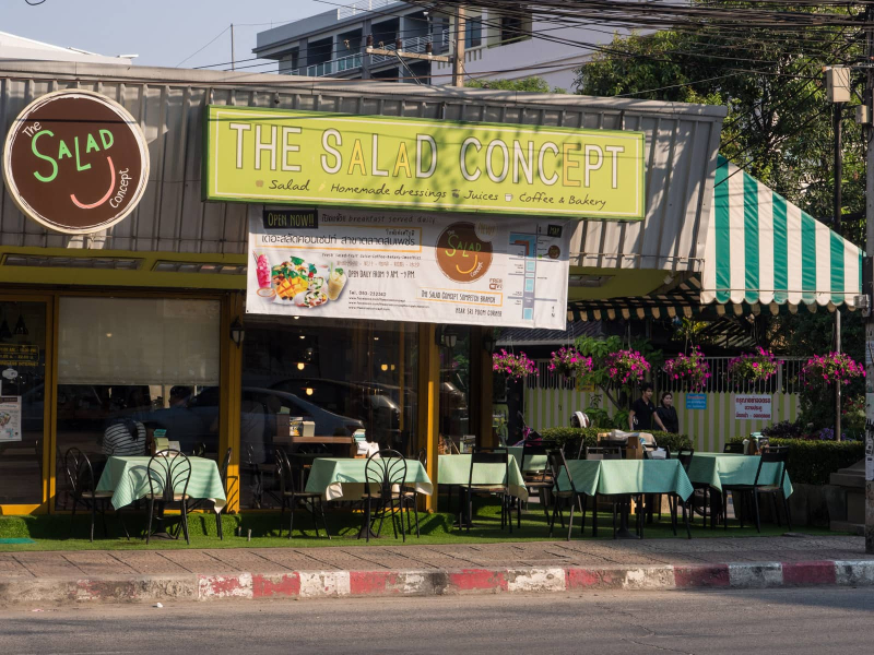 This reastaurant across the street from our apartment is devoted to another novelty in Chiang Mai, green salads