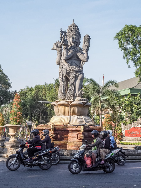 This huge four-faced, eight-armed statue of Lord Brahma is the center point of Denpasar and serves as a guardian of the four cardinal directions.