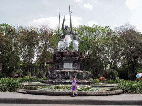 This monument in the central square commemorates the event in 1906 when the royal family of Denpasar and its houehold committed ritual suicide (puputan) in the face of a Dutch invasion