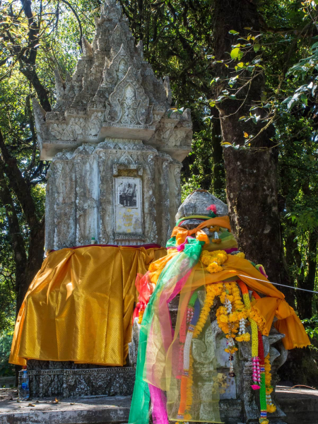The tomb of King Inthawichayanon, the last king of Chiang Mai, who loved the mountain and wanted it to be protected
