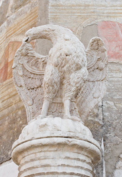 An eagle, the symbol of Trento, atop a fountain