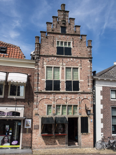 Edam's oldest brick house, built in 1530, has been restored as a museum (no photos inside, alas)