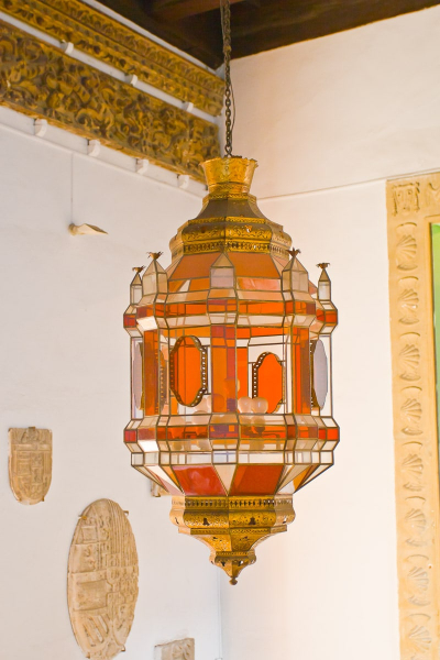 A style of glass lamp typical of Moorish Andalucia.