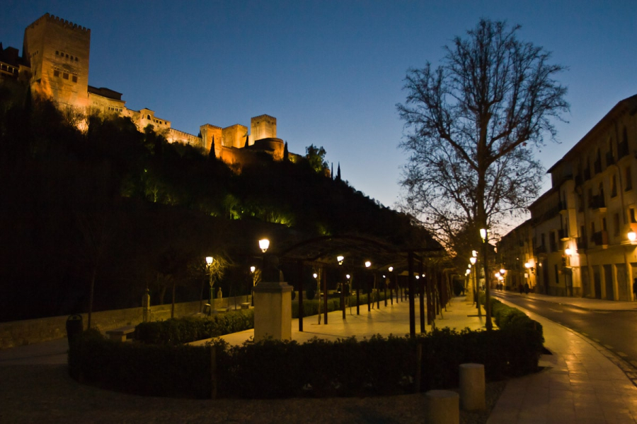 The Paseo de los Tristes plaza with the Alhambra above it.