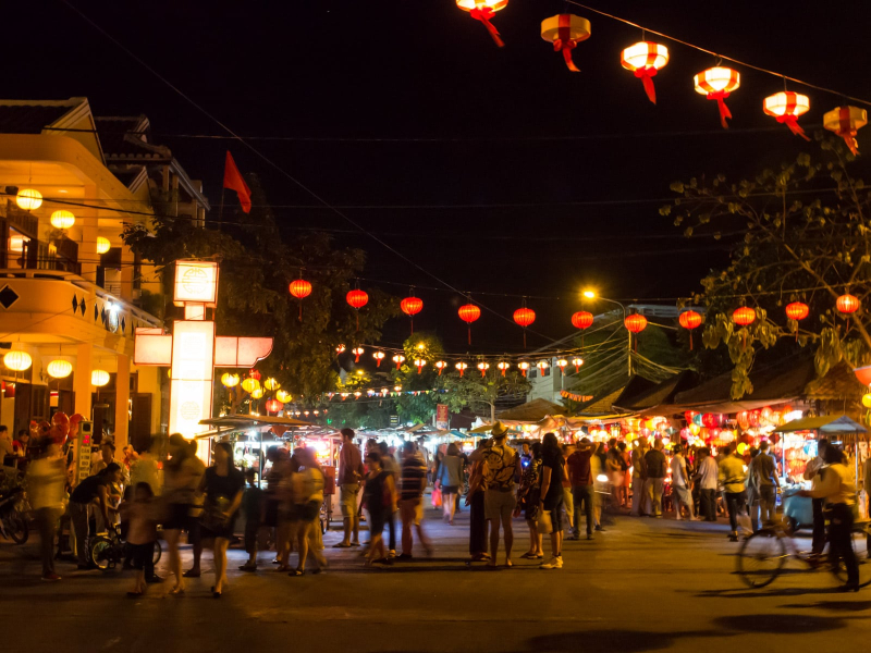 At night, the main street of An Hoi turns into an outdoor craft market