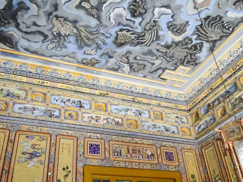 Inside the main tomb building, whose walls are decorated with enamal, porcelain, and glass mosaics