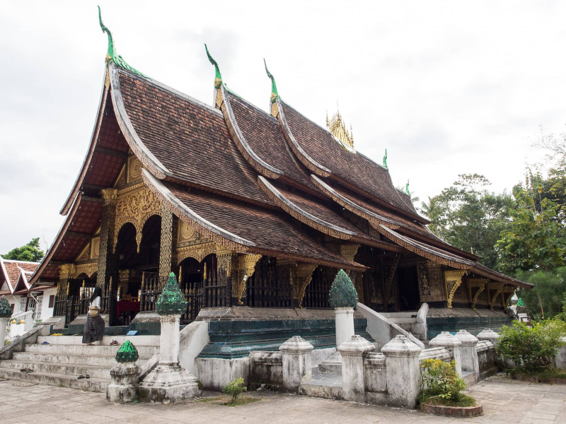 Wat Xiengthong, at the end of Lunag Prabang's peninsula, is a former royal temple where Lao kings were crowned. It remains an important monastery.