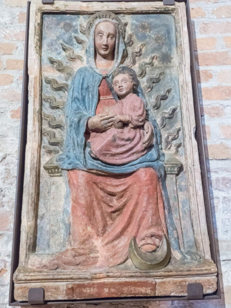 A simple Madonna and Child in the Rotonda of San Lorenzo church