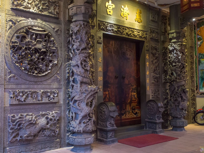 We loved this Chinese clan house for its amazing carvings