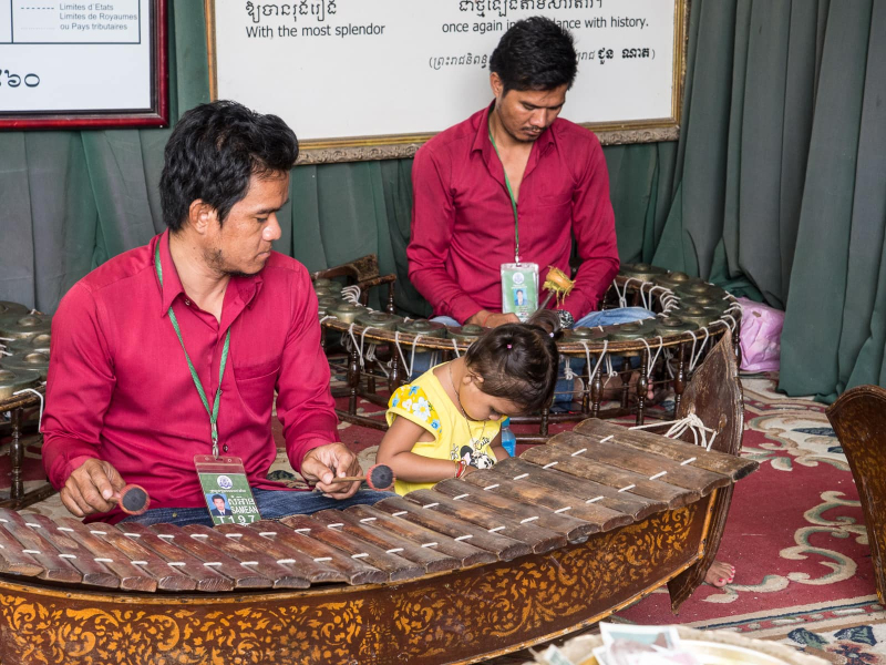 Musicians playing traditional instruments at the palace (with help from one's daughter)
