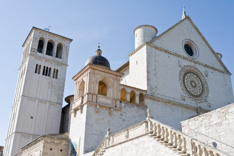 The basilica is full of wonderful frescoes from the 1200s and 1300s, but no photos are allowed