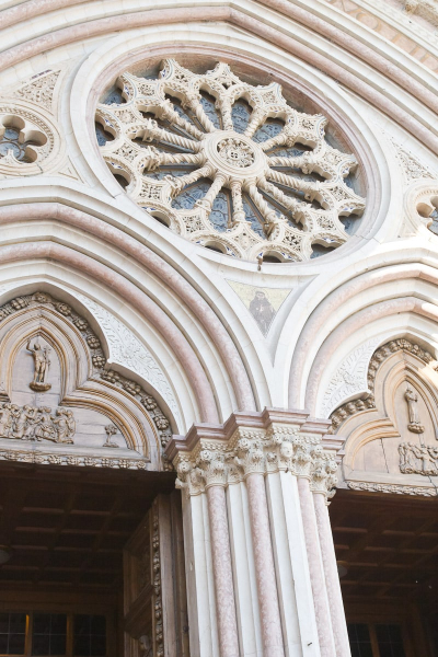Un-Franciscan-like ornateness on the basilica