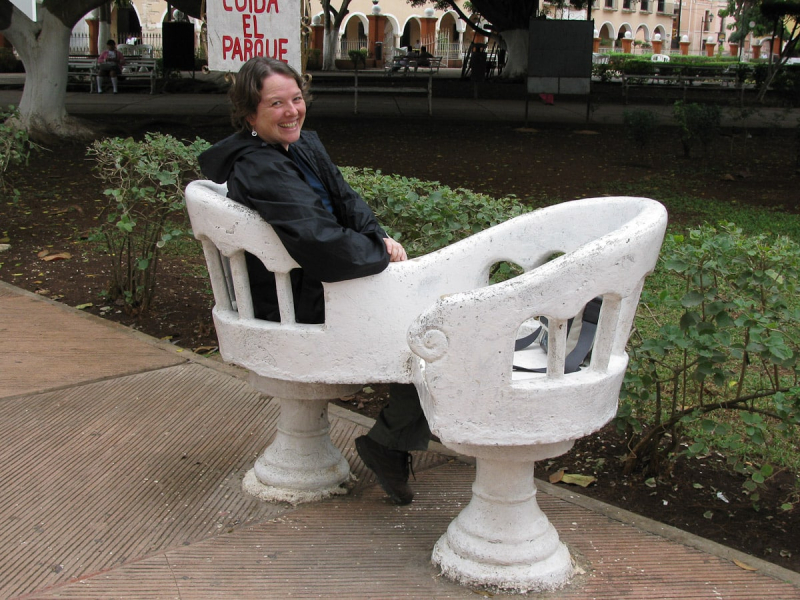 Chris sits in the central plaza in Valladolid in a two-person "tu y yo" (you and I) seat