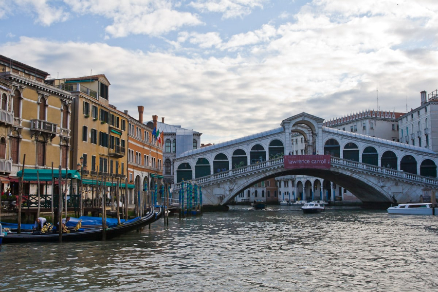 The 16th century Rialto Bridge is the oldest bridge over the Grand Canal