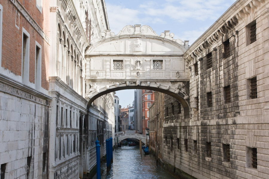 Convicted prisoners crossed the Bridge of Sighs on their way from the courts to the prison