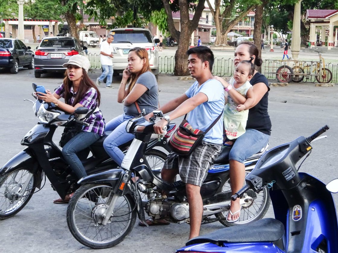 People of motorbikes in Dumaguete